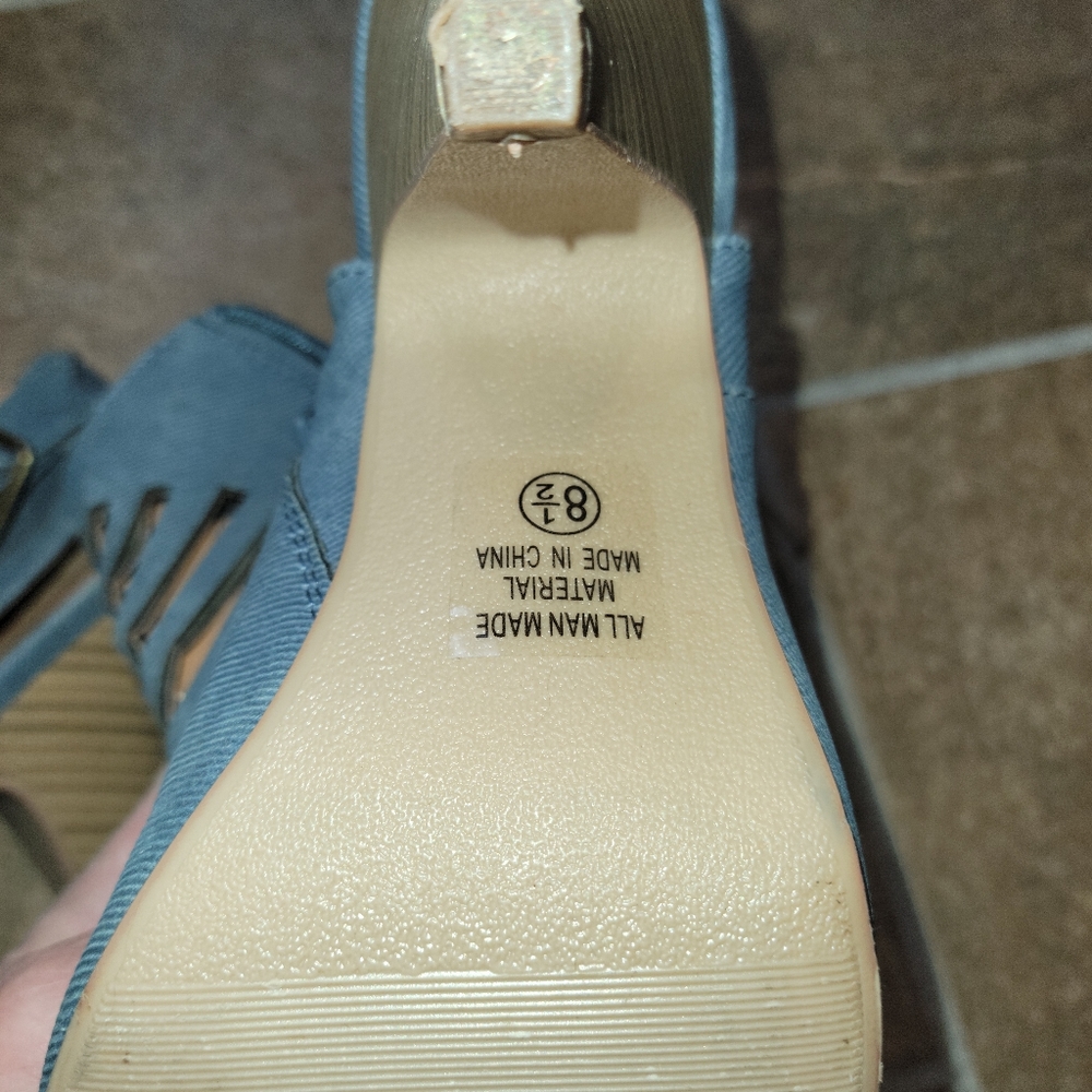 Heels - Picture 6 of 6